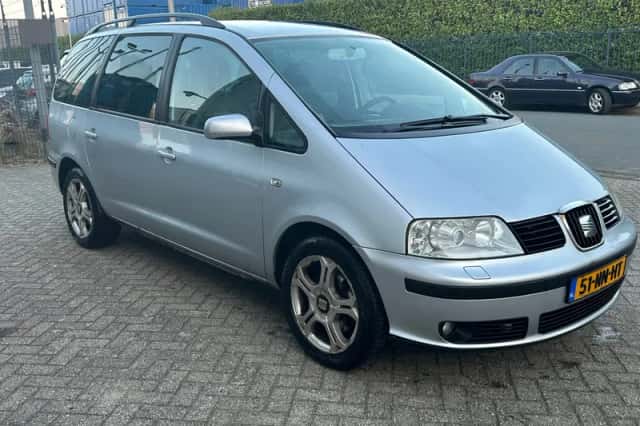 SEAT Alhambra (2004) thumbnail 4