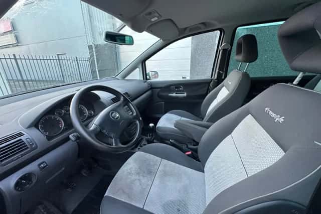SEAT Alhambra (2004) thumbnail 5