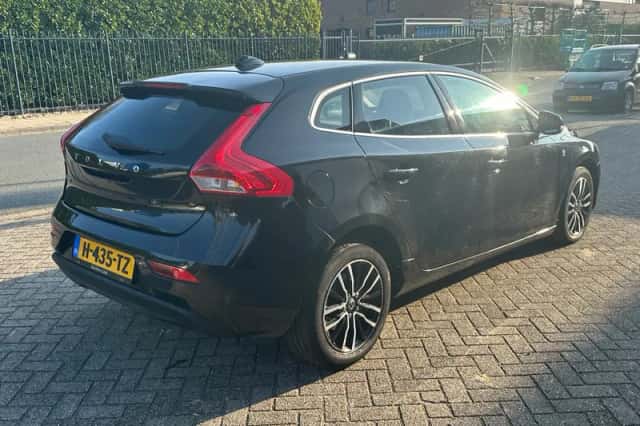 Volvo V40 (2016) thumbnail 3
