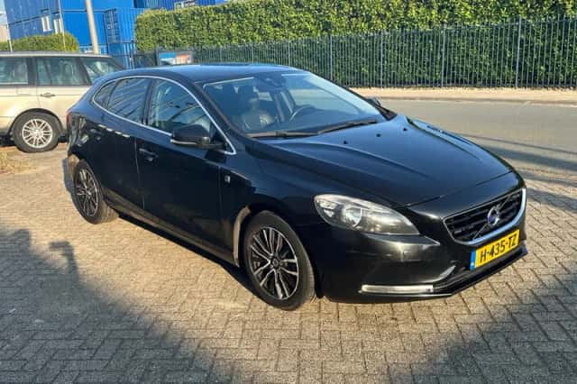 Volvo V40 (2016) thumbnail 4