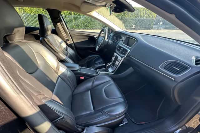 Volvo V40 (2016) thumbnail 5