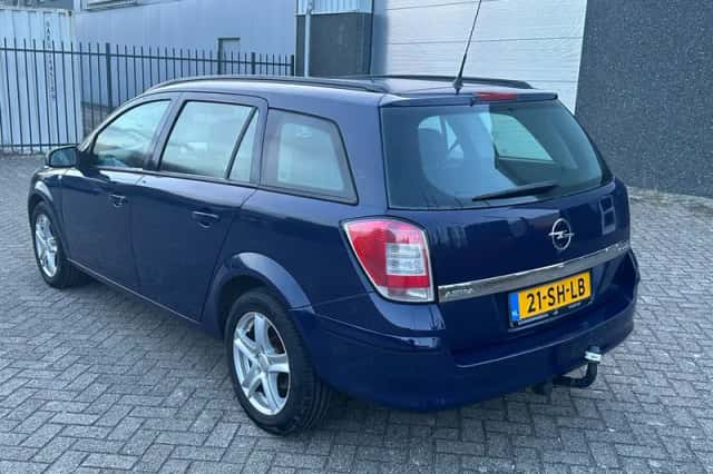 Opel Astra (2006) thumbnail 2