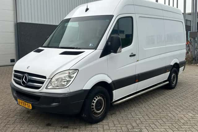 Mercedes-Benz Sprinter (2012) thumbnail 1