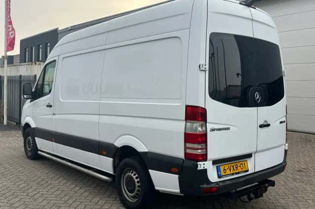 Mercedes-Benz Sprinter (2012) thumbnail 2