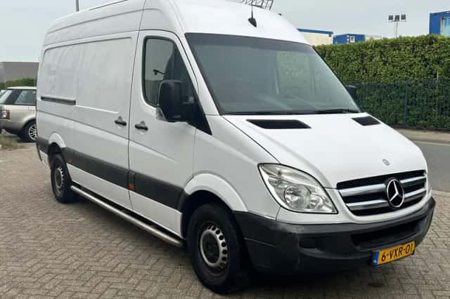 Mercedes-Benz Sprinter (2012) thumbnail 4
