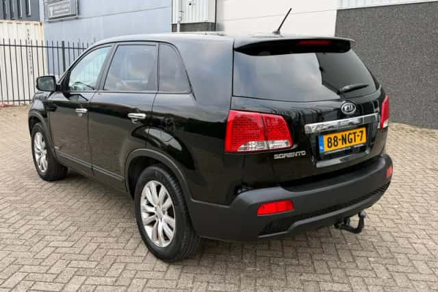 Kia Sorento (2010) thumbnail 2