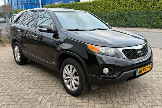 Kia Sorento (2010) thumbnail 4