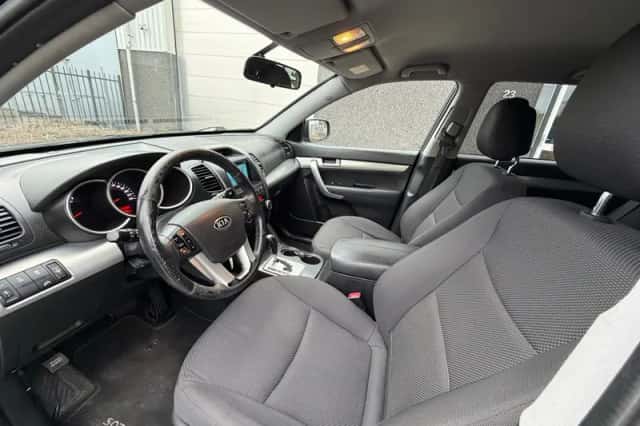 Kia Sorento (2010) thumbnail 5