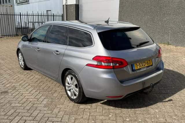 Peugeot 308 (2014) thumbnail 2