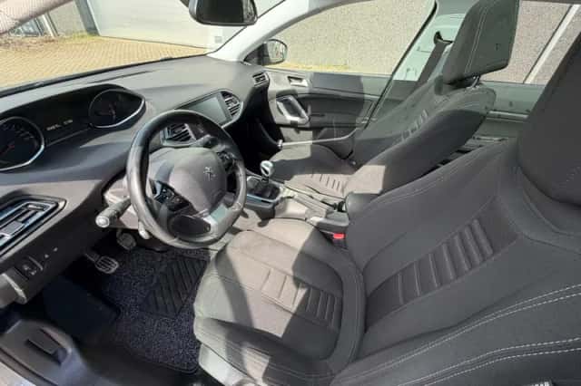 Peugeot 308 (2014) thumbnail 5