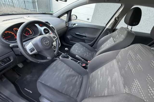 Opel Corsa (2011) thumbnail 5