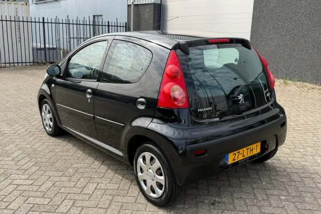 Peugeot 107 (2010) thumbnail 2