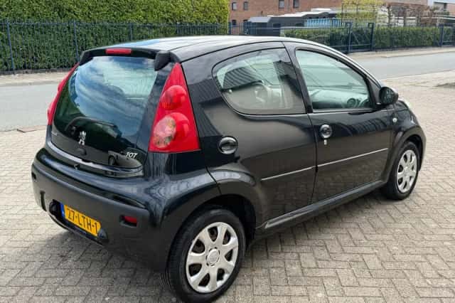 Peugeot 107 (2010) thumbnail 3