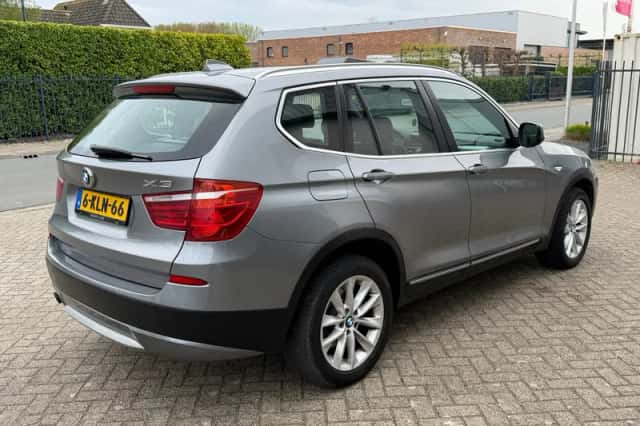 BMW X3 (2013) thumbnail 3