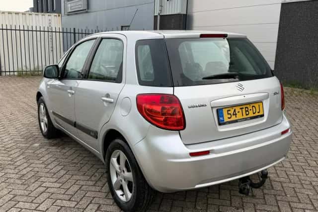 Suzuki SX4 (2006) thumbnail 2