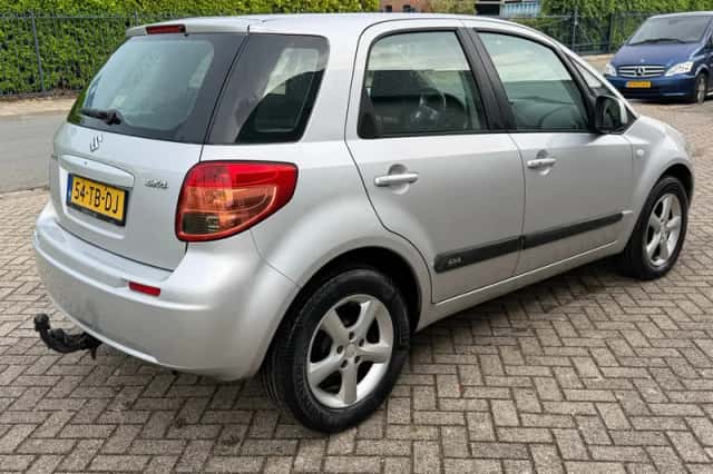 Suzuki SX4 (2006) thumbnail 3