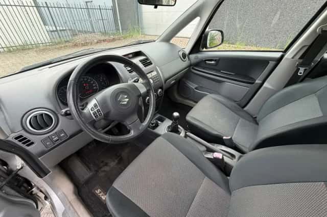Suzuki SX4 (2006) thumbnail 5