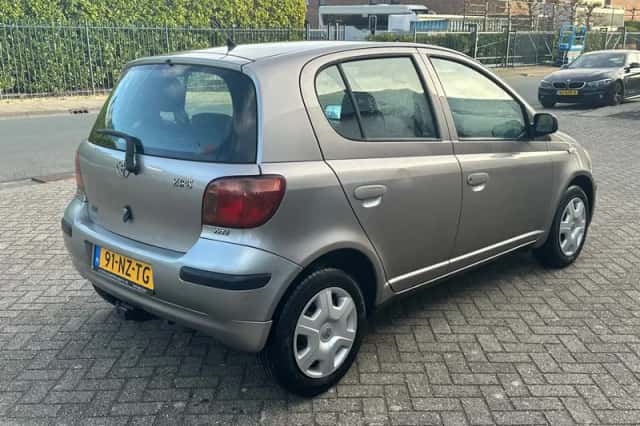 Toyota Yaris (2004) thumbnail 3