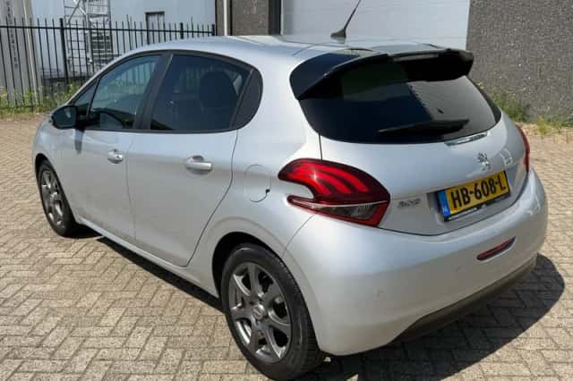 Peugeot 208 (2015) thumbnail 2