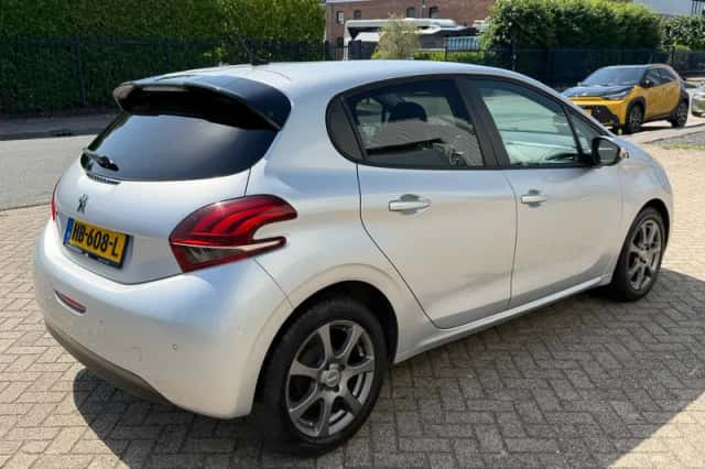 Peugeot 208 (2015) thumbnail 3