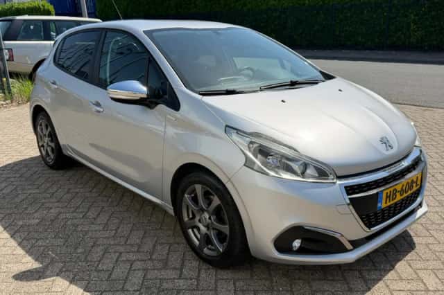 Peugeot 208 (2015) thumbnail 4