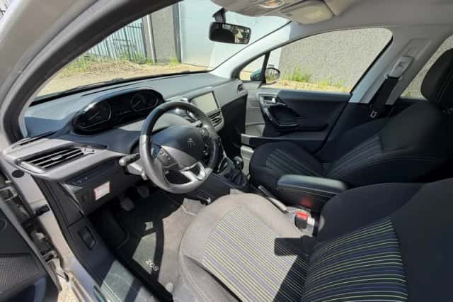 Peugeot 208 (2015) thumbnail 5