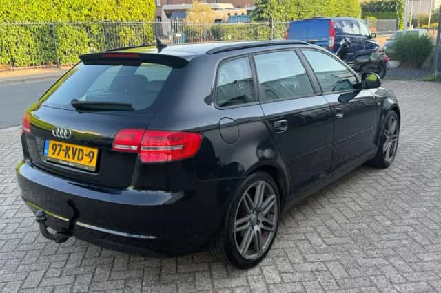 Audi A3 (2010) thumbnail 3