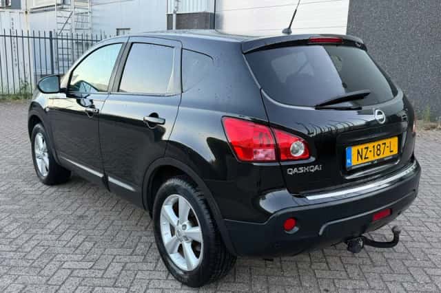 Nissan Qashqai (2009) thumbnail 2