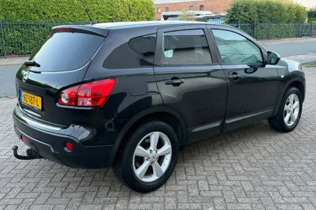 Nissan Qashqai (2009) thumbnail 3