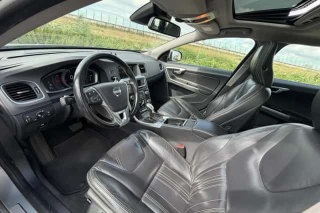 Volvo V60 (2013) thumbnail 6