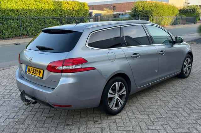 Peugeot 308 (2015) thumbnail 3