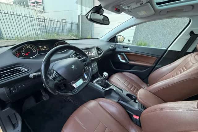 Peugeot 308 (2015) thumbnail 5