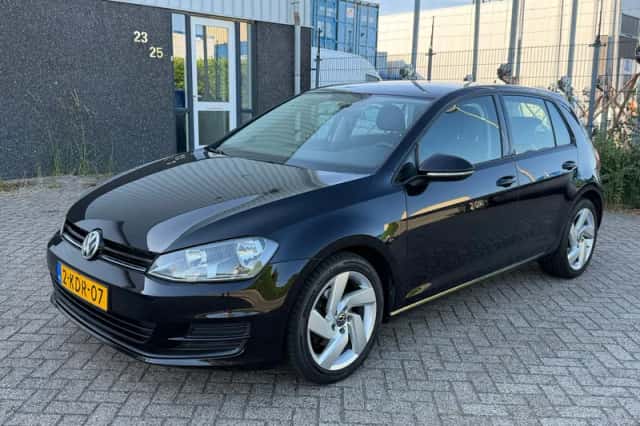 Volkswagen Golf (2013) thumbnail 1
