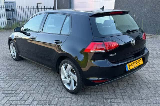 Volkswagen Golf (2013) thumbnail 2