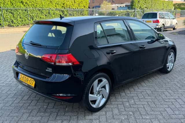 Volkswagen Golf (2013) thumbnail 3