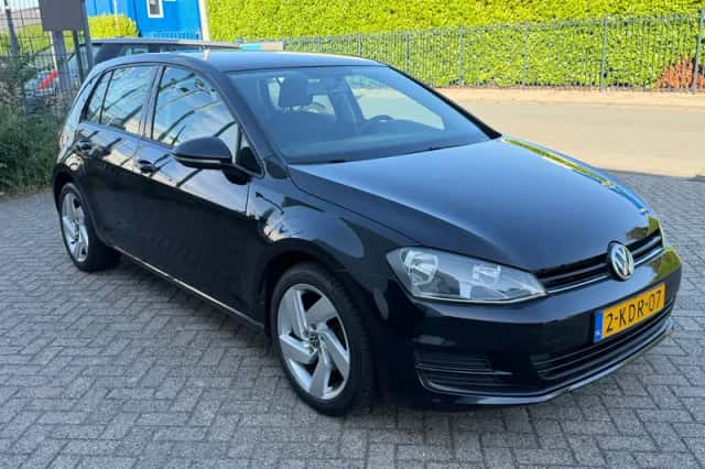 Volkswagen Golf (2013) thumbnail 4