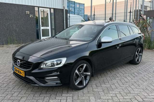 Volvo V60 (2016) thumbnail 1