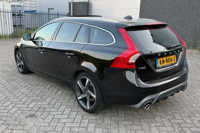 Volvo V60 (2016) thumbnail 2