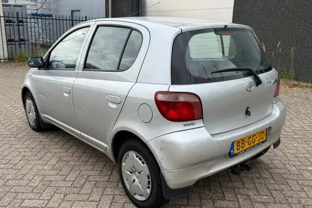 Toyota Yaris (2000) thumbnail 2
