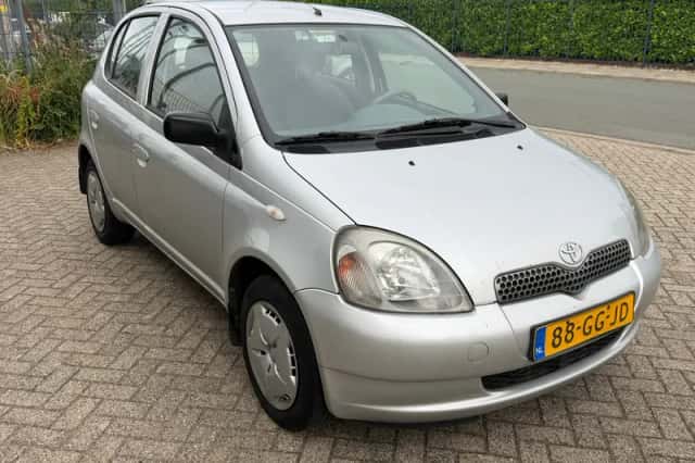 Toyota Yaris (2000) thumbnail 4