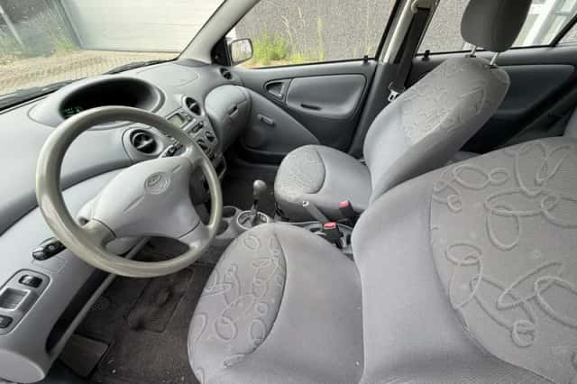 Toyota Yaris (2000) thumbnail 5
