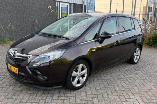 Opel Zafira Tourer (2014) thumbnail 1