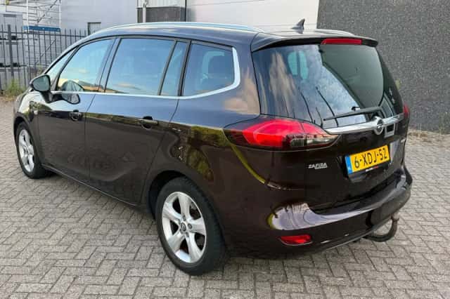 Opel Zafira Tourer (2014) thumbnail 2