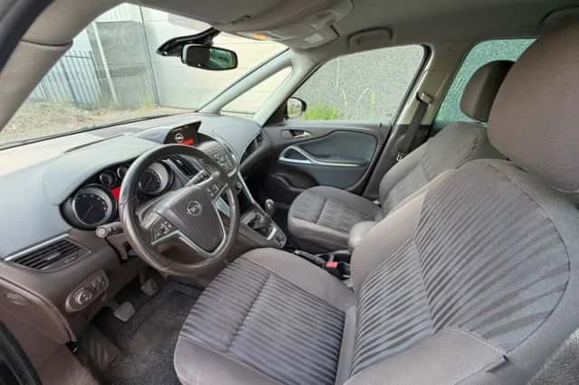 Opel Zafira Tourer (2014) thumbnail 5