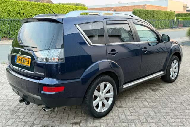 Mitsubishi Outlander (2010) thumbnail 3