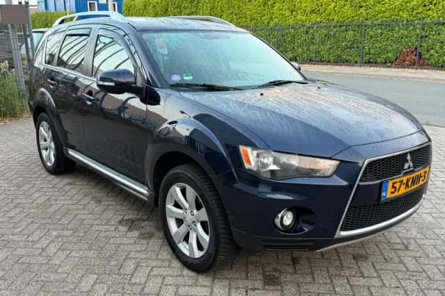 Mitsubishi Outlander (2010) thumbnail 4