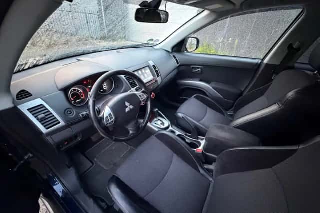 Mitsubishi Outlander (2010) thumbnail 5