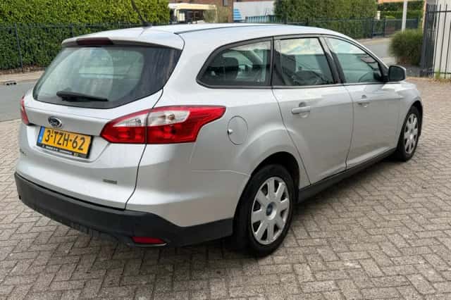 Ford Focus (2014) thumbnail 3