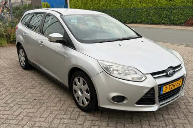 Ford Focus (2014) thumbnail 4