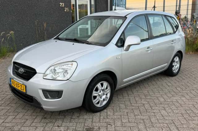 Kia Carens (2007) thumbnail 1